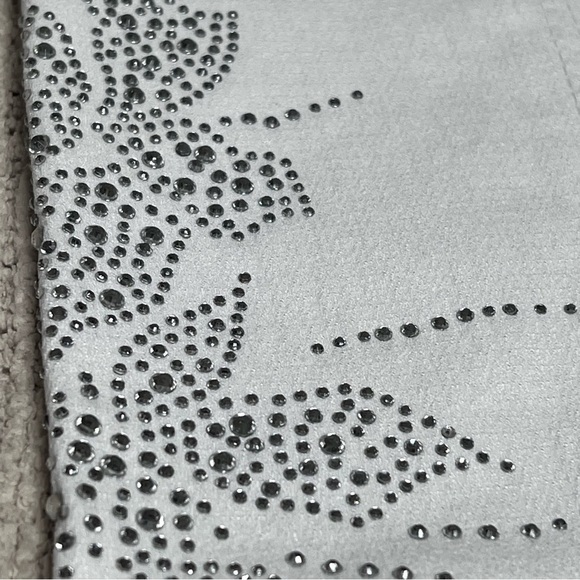 NWOT KAVELI Silver Floral Embellishments Front Slit White Ankle Pants Size 14 - Picture 7 of 16